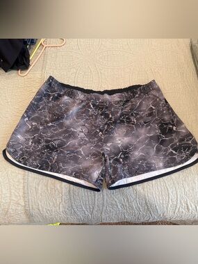 Bass Pro Shops Women's Black Marble Athletic Shorts